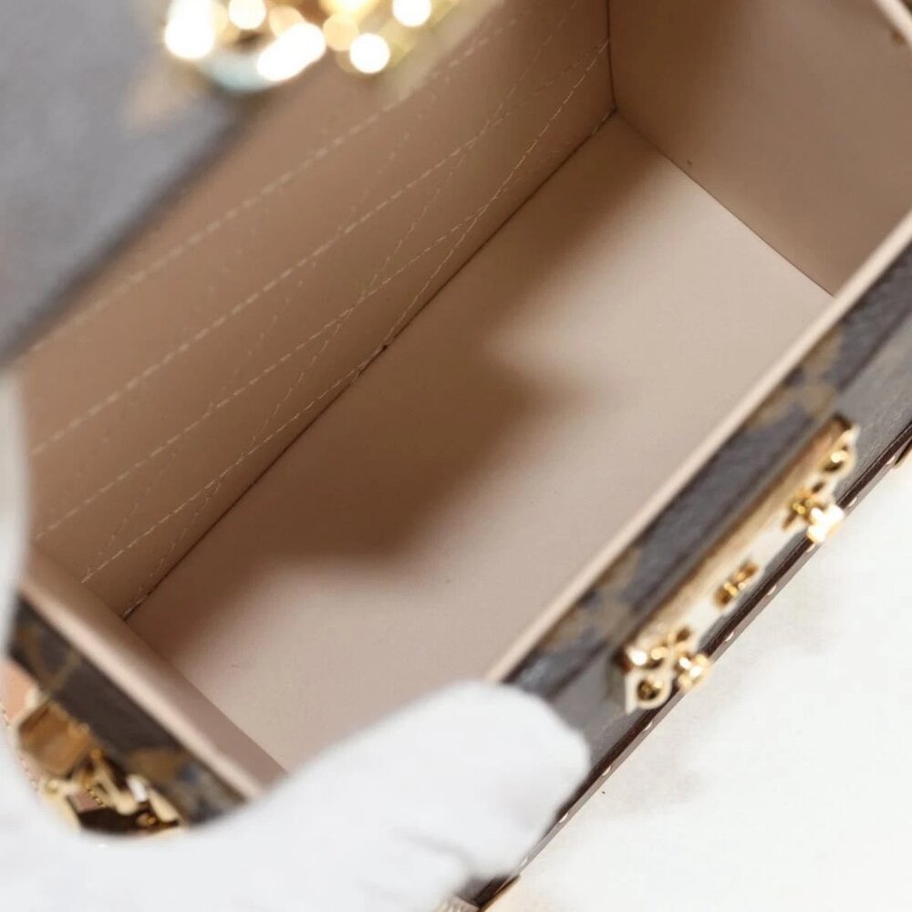 LOUIS VUITTON Monogram Camera box Shoulder Bag - Picture 11 of 16